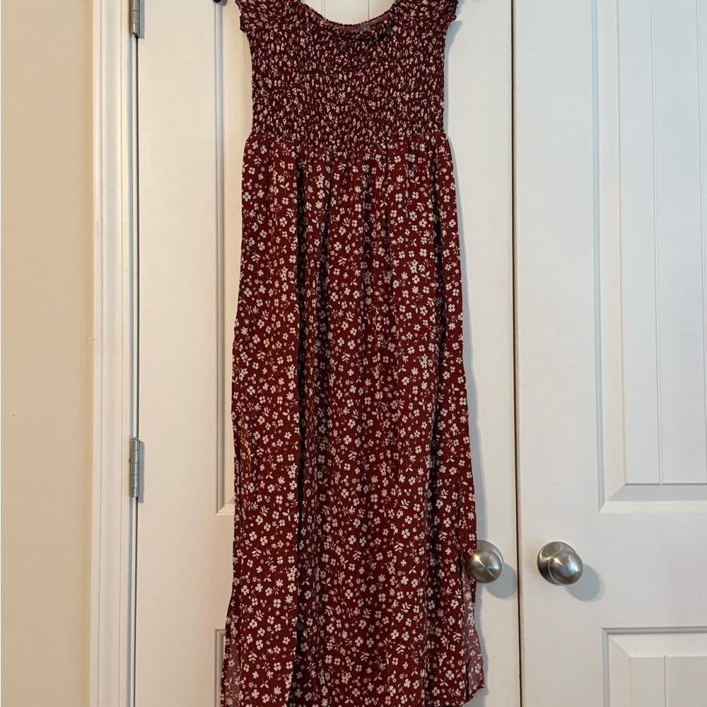 Elegant Floral Maxi Dress in Burgundy